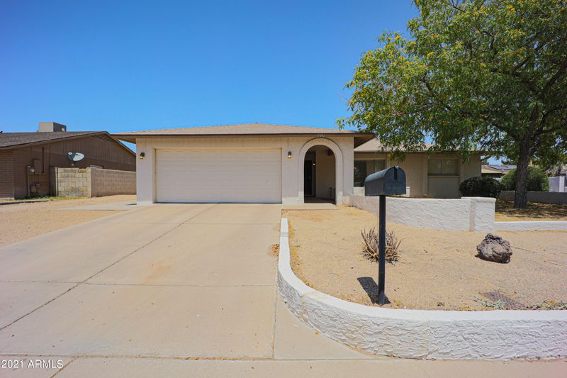 5640 W Hearn Rd, Glendale, AZ 85306