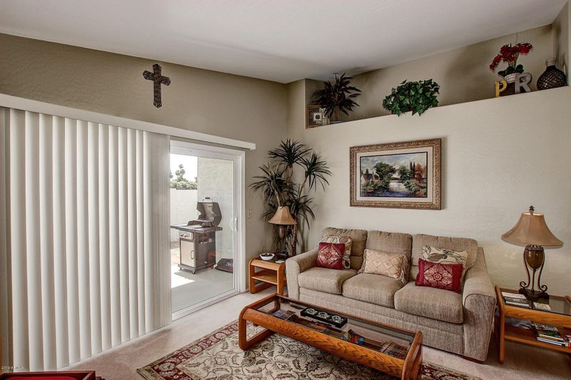 5641 S 42nd St, Phoenix, AZ 85040