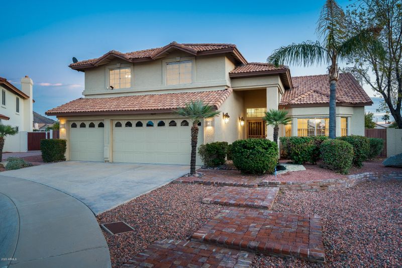5643 W Abraham Ln, Glendale, AZ 85308