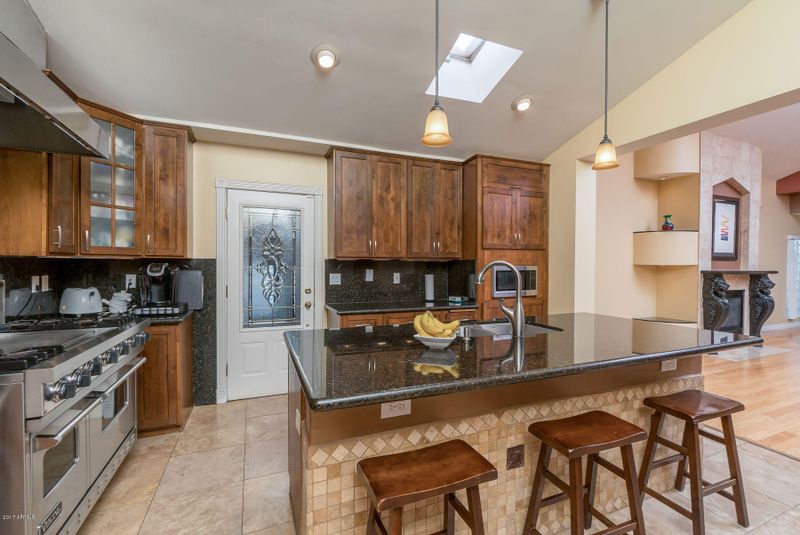 5649 N 6th St, Phoenix, AZ 85012
