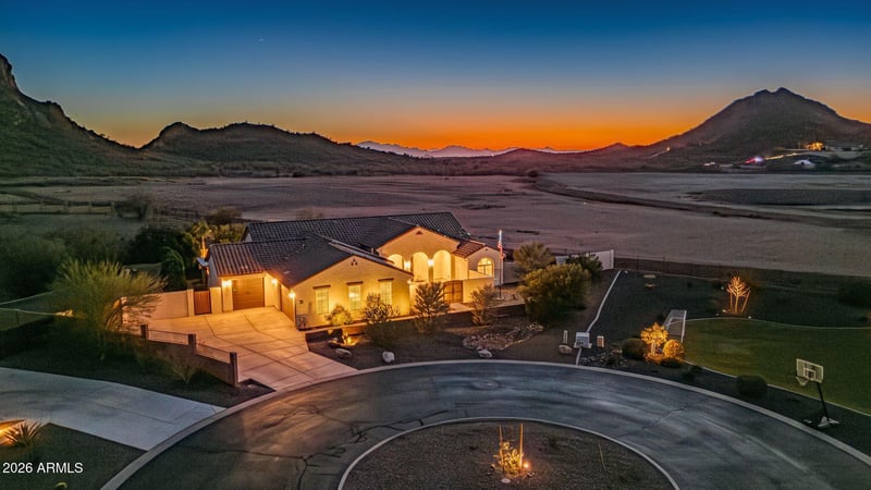 565 W Perkins St, San Tan Valley, AZ 85143