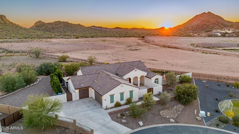 565 W Perkins St, San Tan Valley, AZ 85143