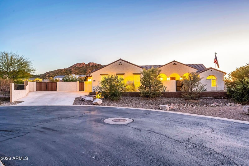 565 W Perkins St, San Tan Valley, AZ 85143