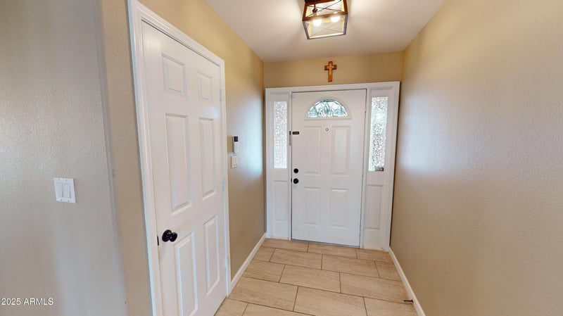 5650 Greenbriar Dr, Glendale, AZ 85308