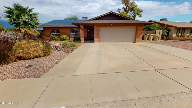 5650 Greenbriar Dr, Glendale, AZ 85308