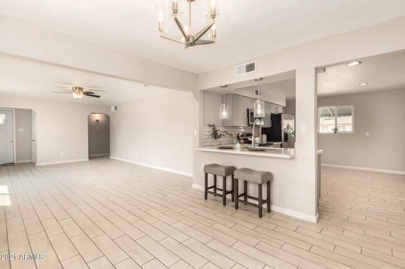 5650 N 19th Ave, Phoenix, AZ 85015