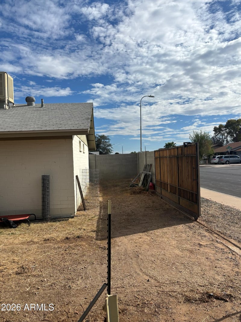 5650 W Sunnyslope Ln, Glendale, AZ 85302