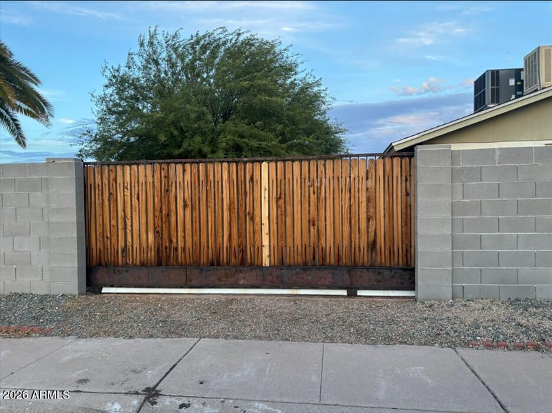 5650 W Sunnyslope Ln, Glendale, AZ 85302