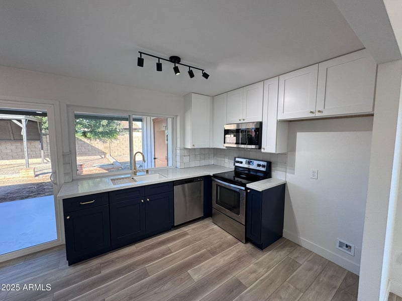 5652 Brown St, Glendale, AZ 85302