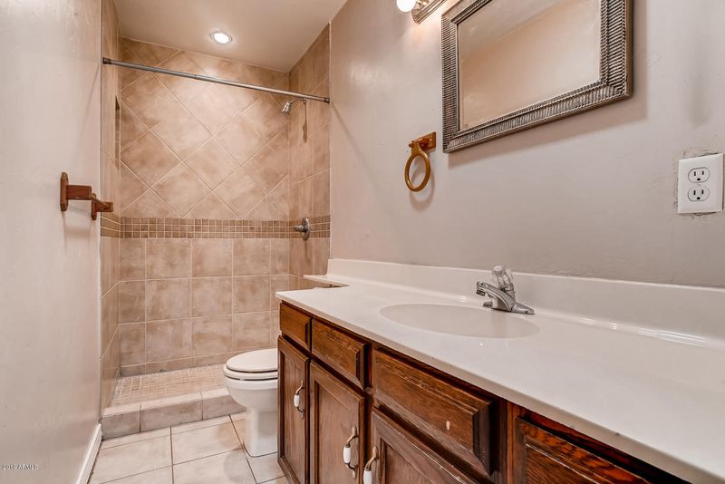 5666 W Pierson St, Phoenix, AZ 85031