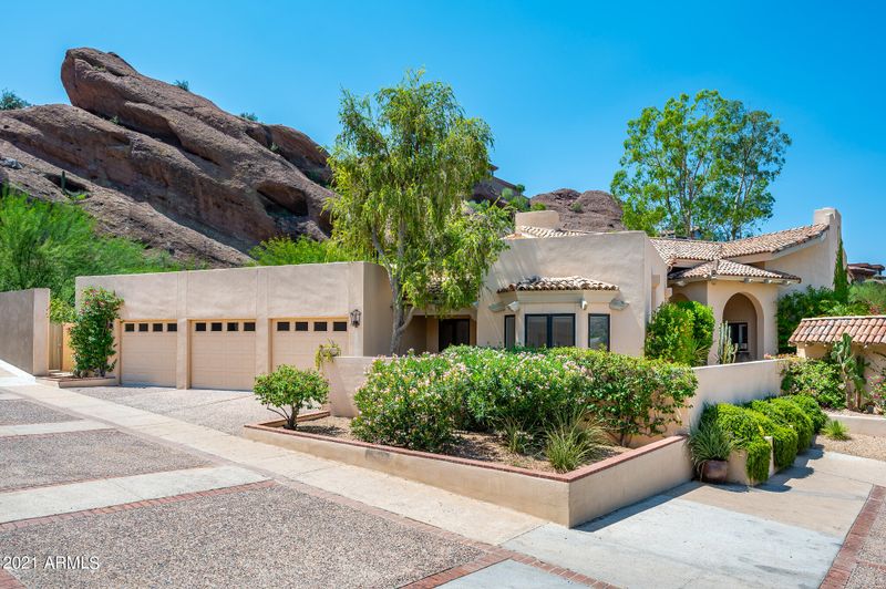 5670 N Echo Canyon Dr, Phoenix, AZ 85018