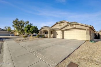 5672 Manzanita Dr, Glendale, AZ 85302