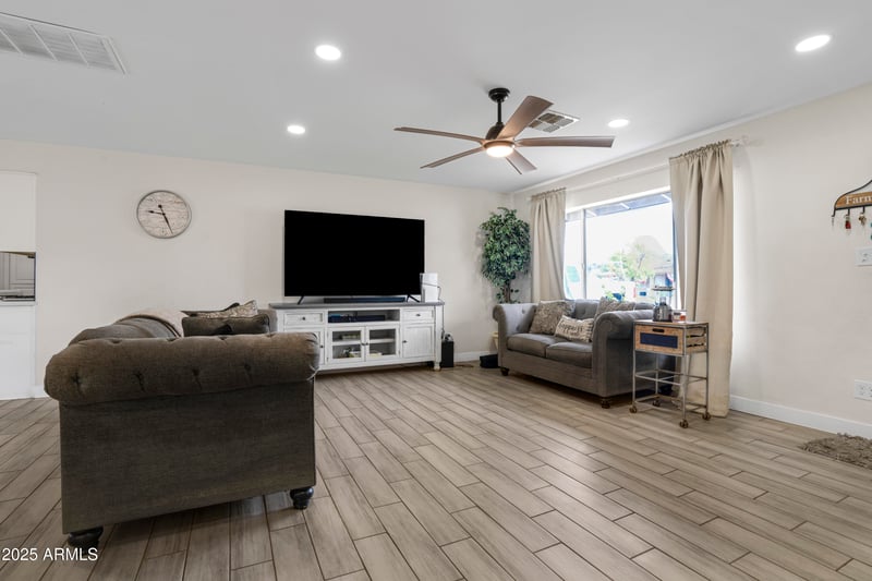 5701 Royal Palm Rd, Glendale, AZ 85302