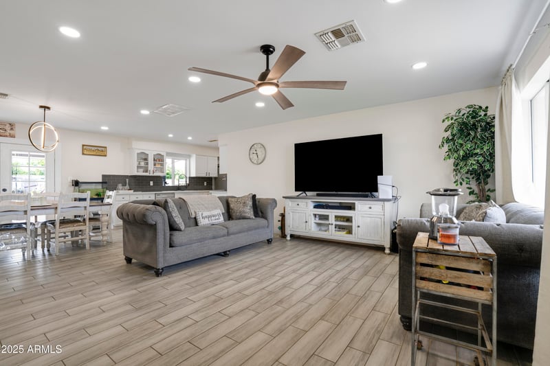 5701 Royal Palm Rd, Glendale, AZ 85302