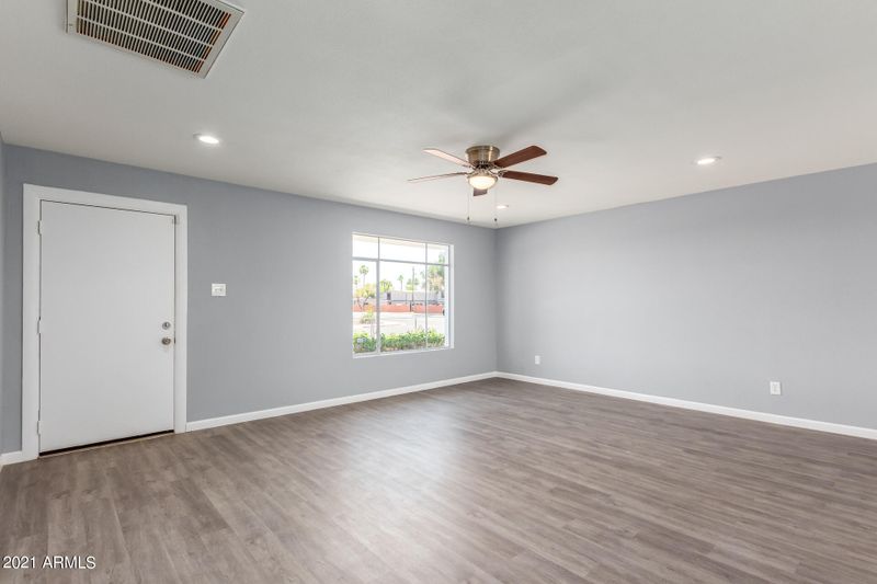 5702 N 64th Dr, Glendale, AZ 85301