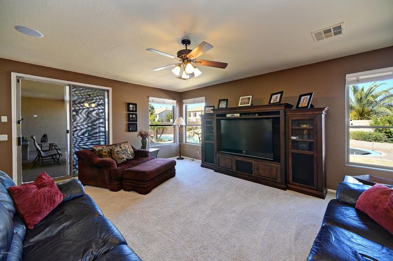 5702 W Park View Ln, Glendale, AZ 85310