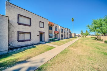 5703 N 43rd Dr, Glendale, AZ 85301