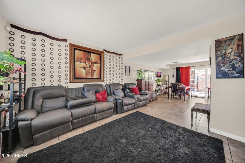 5703 N 43rd Dr, Glendale, AZ 85301