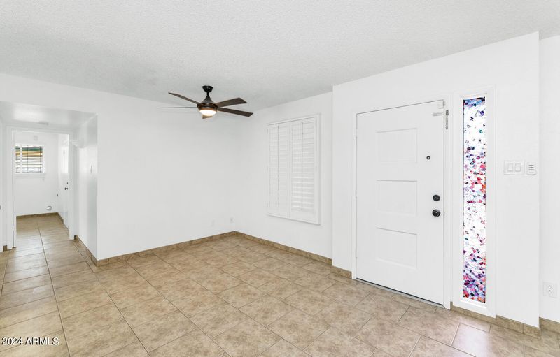 5703 W Beck Ln, Glendale, AZ 85306