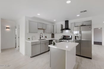 5703 W Sells Dr, Phoenix, AZ 85031