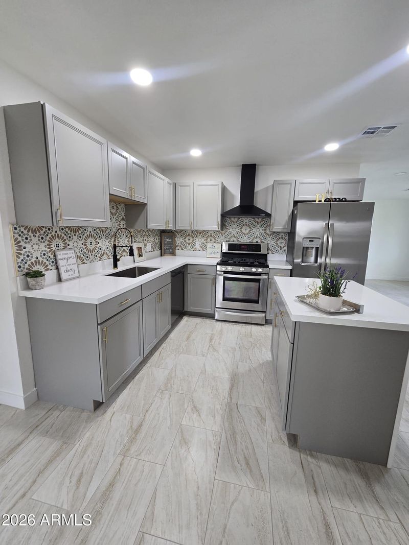 5703 W Sells Dr, Phoenix, AZ 85031