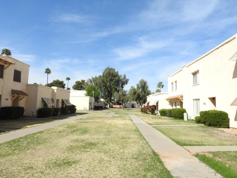 5706 N 44th Dr, Glendale, AZ 85301