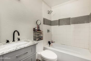 5708 68th Dr, Glendale, AZ 85303