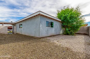 5708 68th Dr, Glendale, AZ 85303