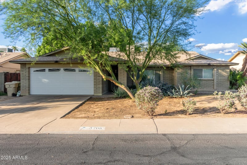 5708 Redfield Rd, Glendale, AZ 85306