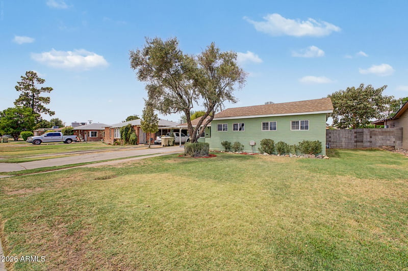 5712 W Orangewood Ave, Glendale, AZ 85301