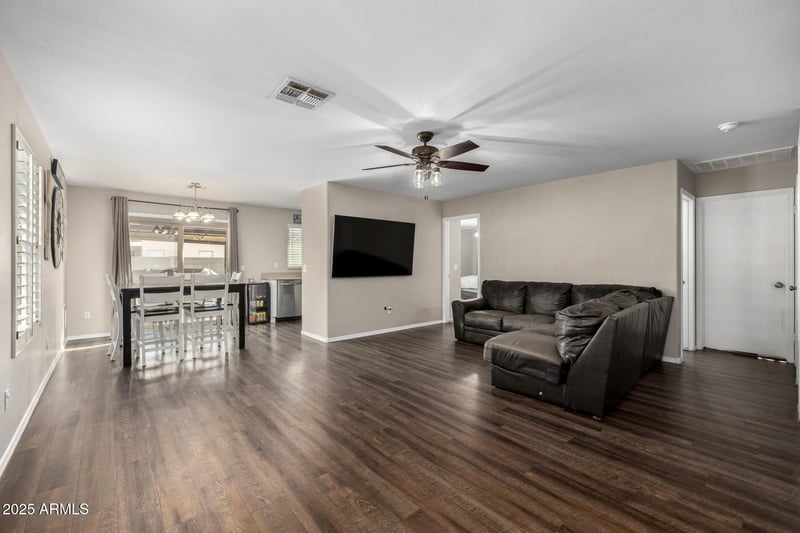 5713 E Florian Cir, Mesa, AZ 85206