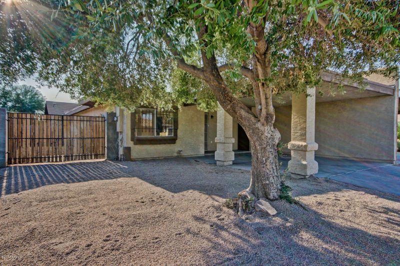 5715 N 68th Dr, Glendale, AZ 85303