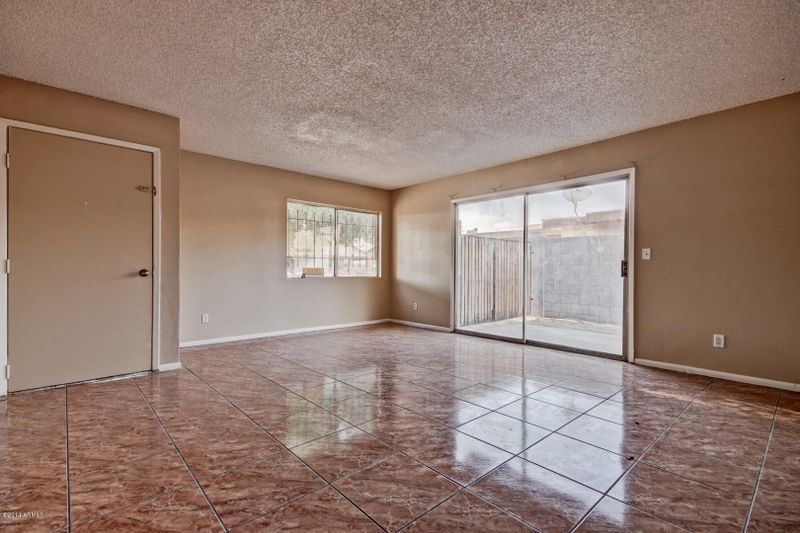5715 N 68th Dr, Glendale, AZ 85303