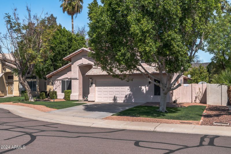 5716 W Blackhawk Dr, Glendale, AZ 85308