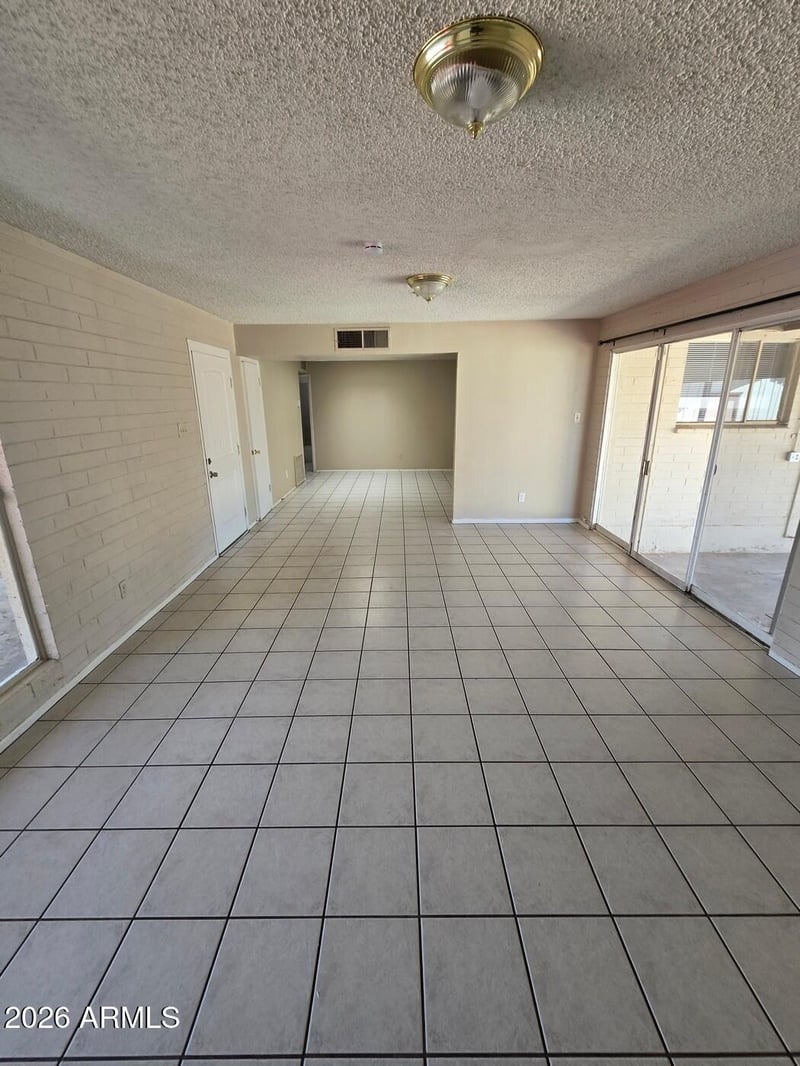 5717 W Heatherbrae Dr, Phoenix, AZ 85031