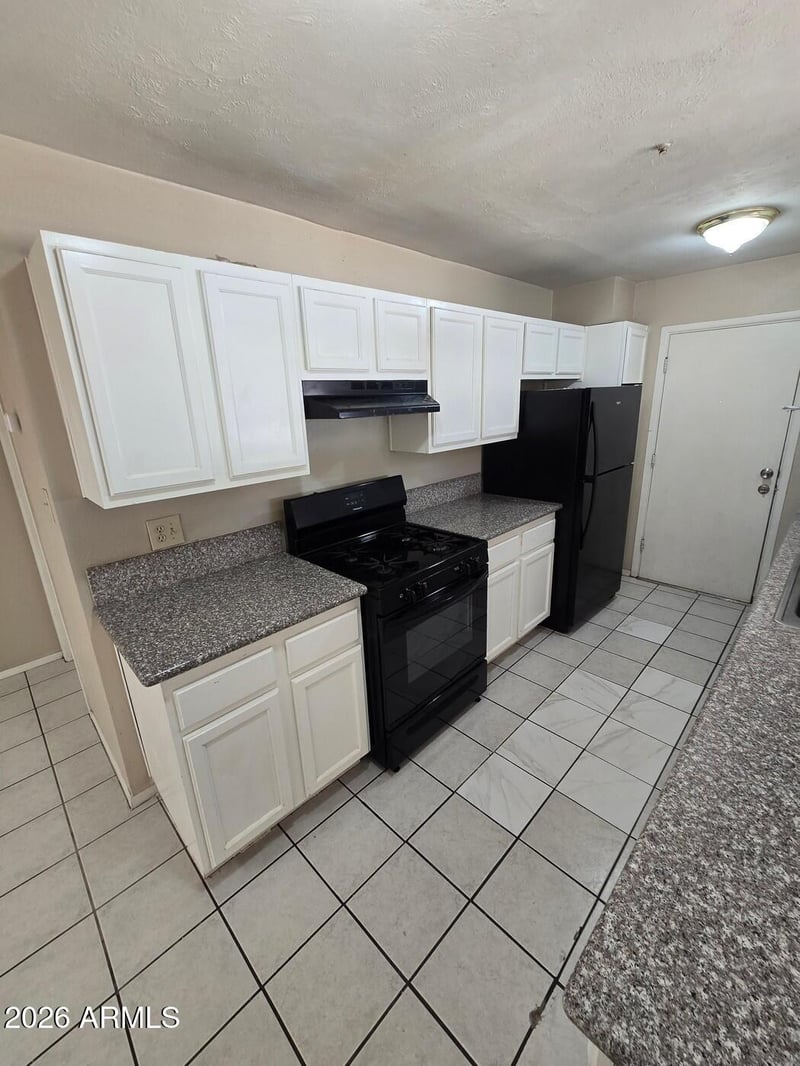 5717 W Heatherbrae Dr, Phoenix, AZ 85031