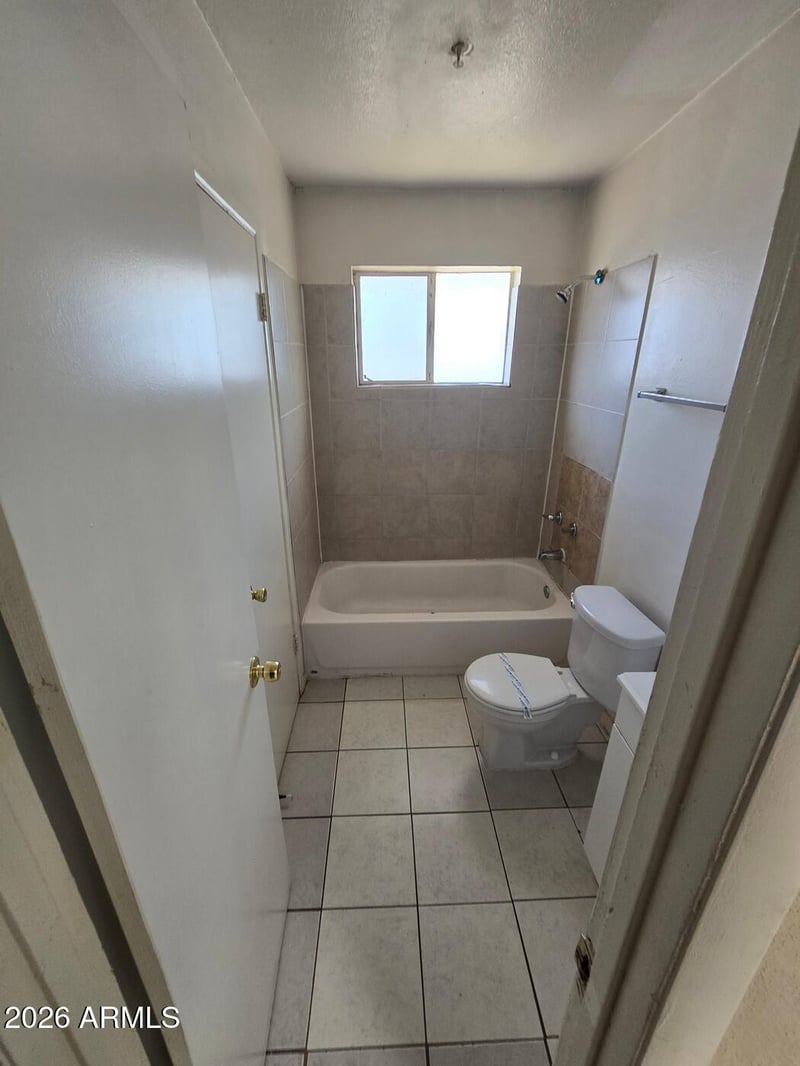 5717 W Heatherbrae Dr, Phoenix, AZ 85031