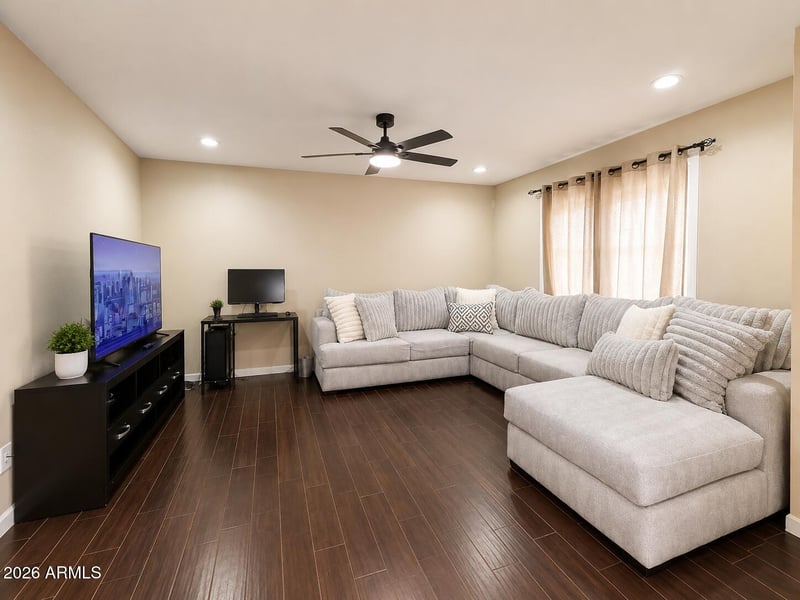 5719 44th Ln, Glendale, AZ 85301