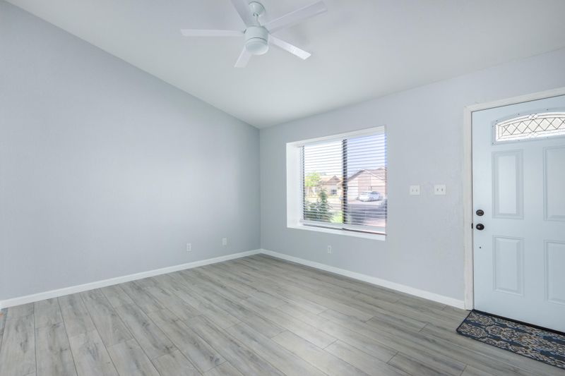 5719 N 67th Dr, Glendale, AZ 85303