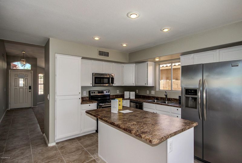 5719 W Cochise Dr, Glendale, AZ 85302