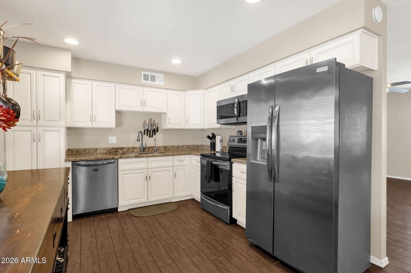 5719 W Zoe Ella Way, Glendale, AZ 85306