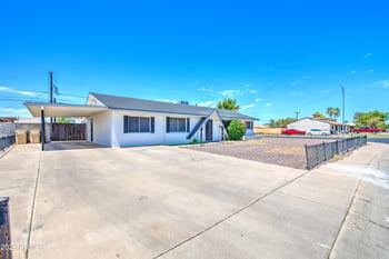 5722 62nd Dr, Glendale, AZ 85301