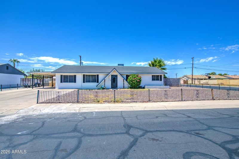 5722 N 62nd Dr, Glendale, AZ 85301