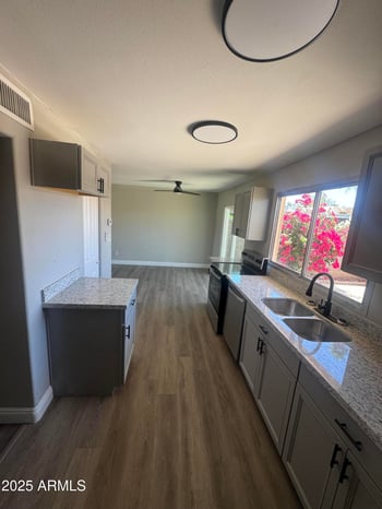 5723 44th Ln, Glendale, AZ 85301