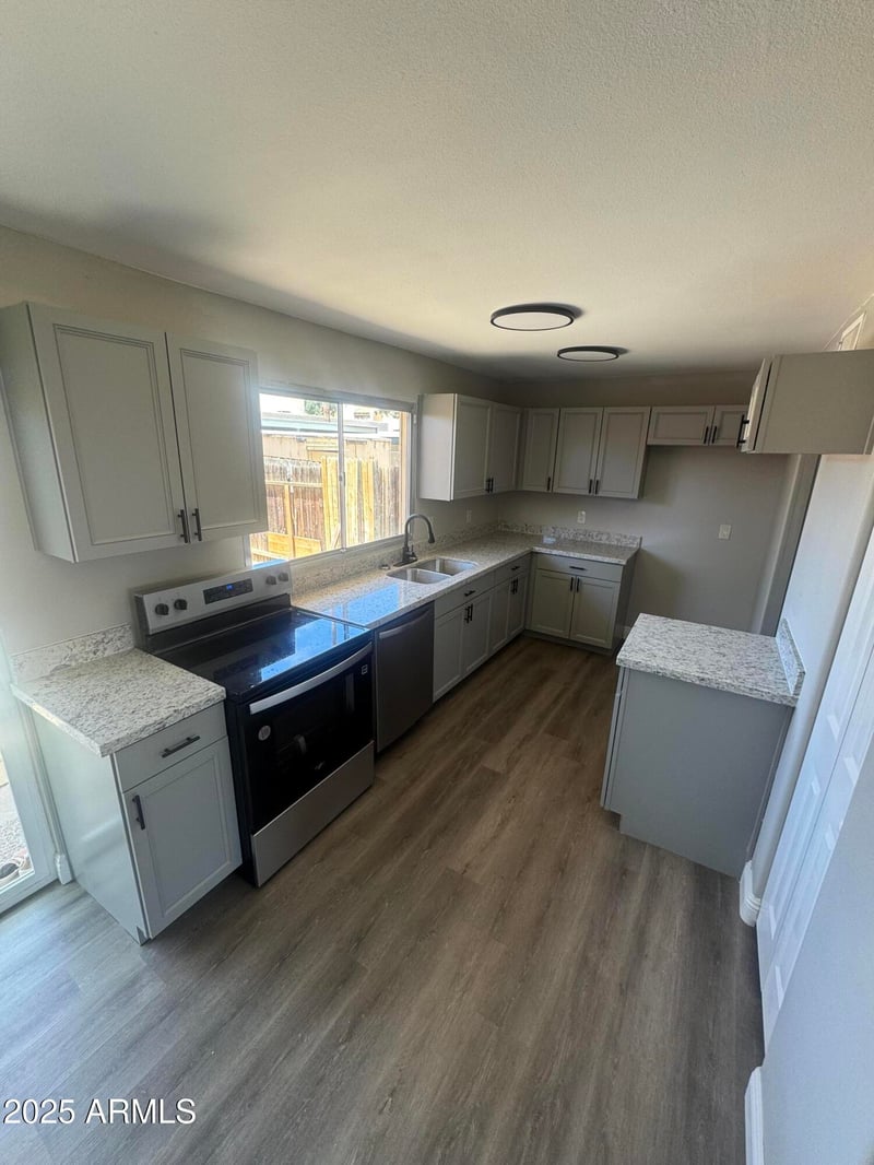 5723 44th Ln, Glendale, AZ 85301