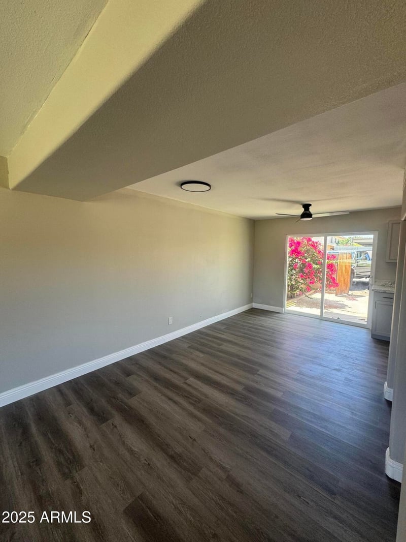 5723 44th Ln, Glendale, AZ 85301