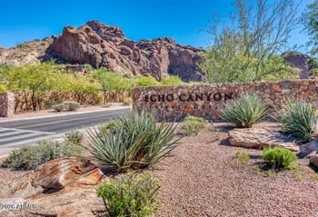 5724 Echo Canyon Dr, Phoenix, AZ 85018