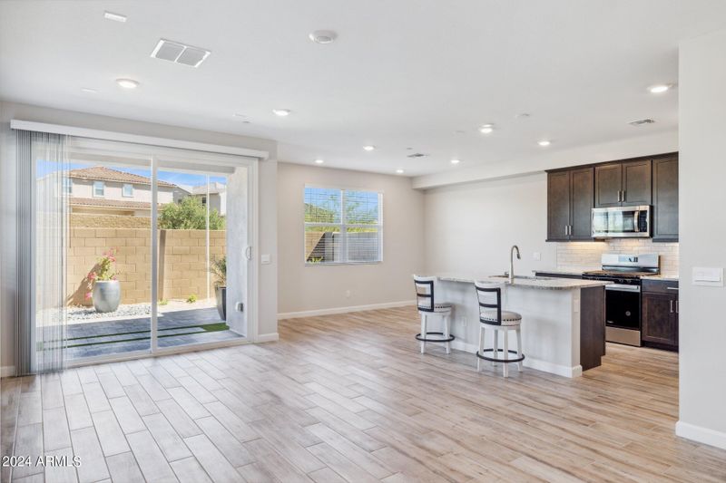 5725 E Rose Garden Ln, Phoenix, AZ 85054
