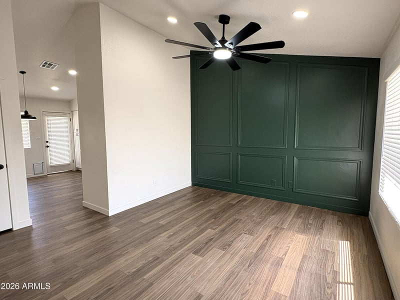 5725 N 68th Ave, Glendale, AZ 85303