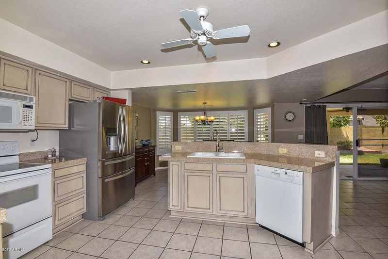 5726 E Hillery Dr, Scottsdale, AZ 85254